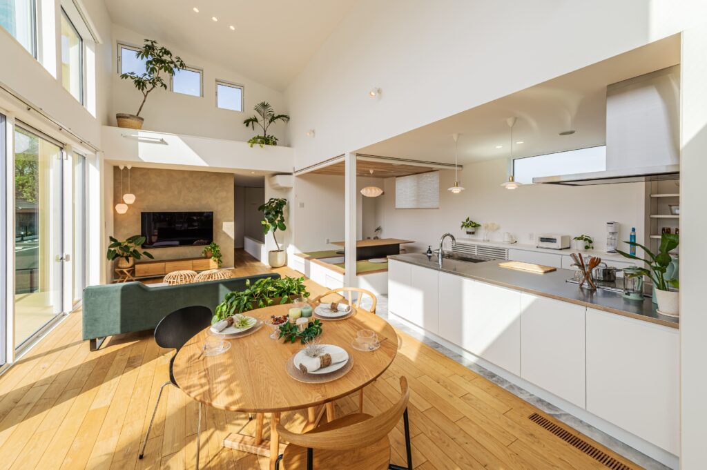 建築士と設計打ち合わせを行うWITHDOM建築設計のシーン